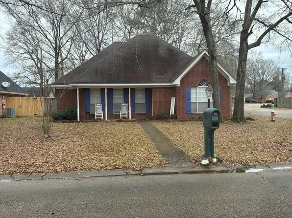 10 Charleston Cir, Columbus, MS 39702