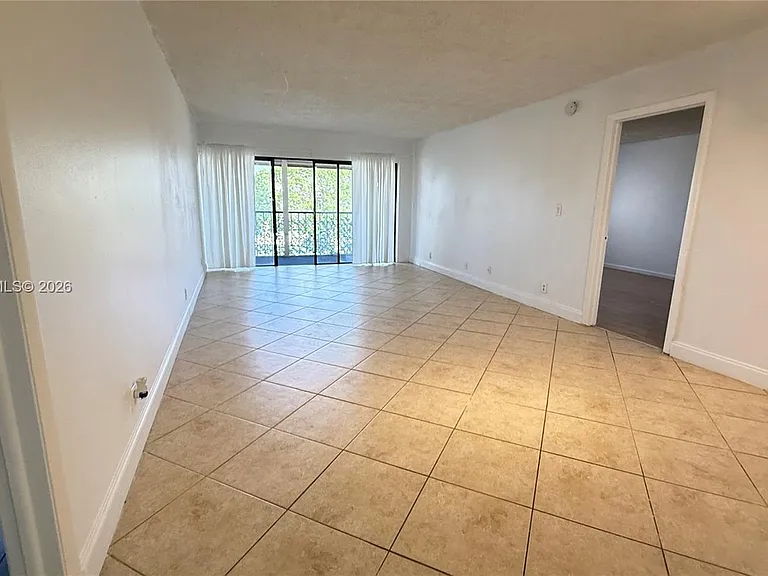 240 Lakeview Dr #306 — Photo 6