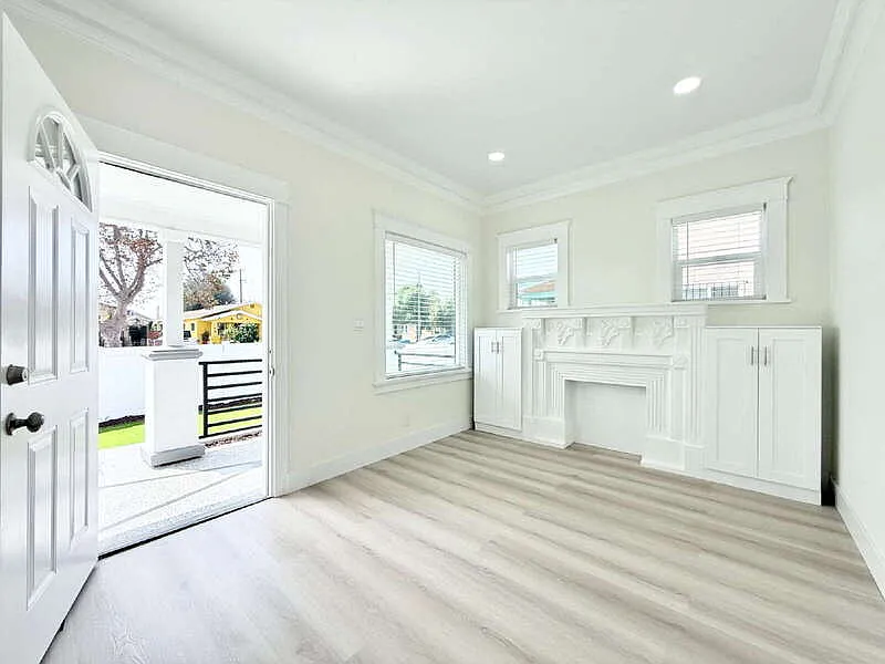 3 bed, 2.0 bath, 1300 sqft, $3,800 — Photo 3