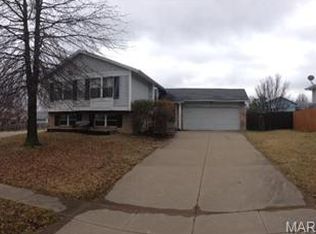 6400 Sprucefield Dr, O'Fallon, MO 63368