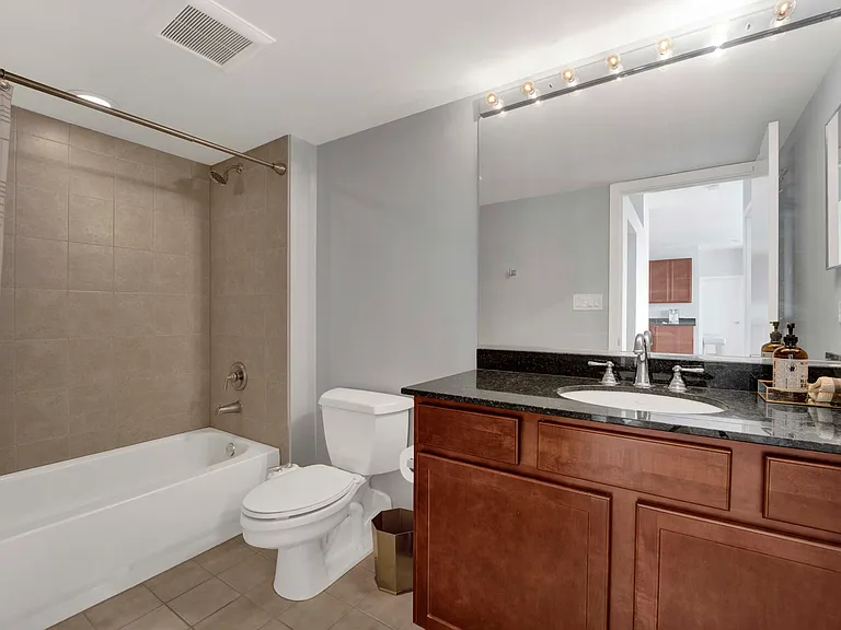 1150 W 15th St #418 — Photo 23