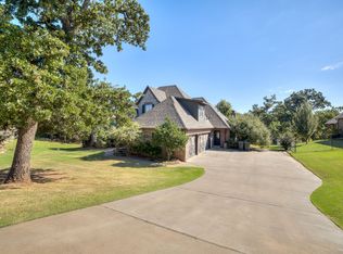 8900 Belcaro Dr, Edmond, OK 73034