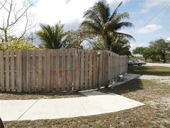 2nd image of 1155 Chateau Park Dr