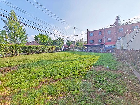 2nd image of 3001 Wickham Ave
