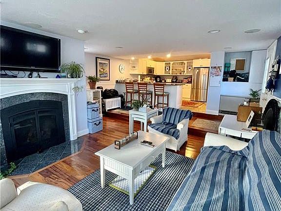 5th image of 132 Highland Ave