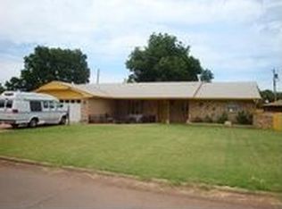 1721 W B Ave, Elk City, OK 73644