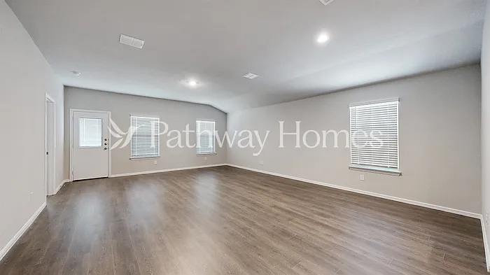 4 bed, 2.0 bath, 2083 sqft, $2,500 — Photo 3