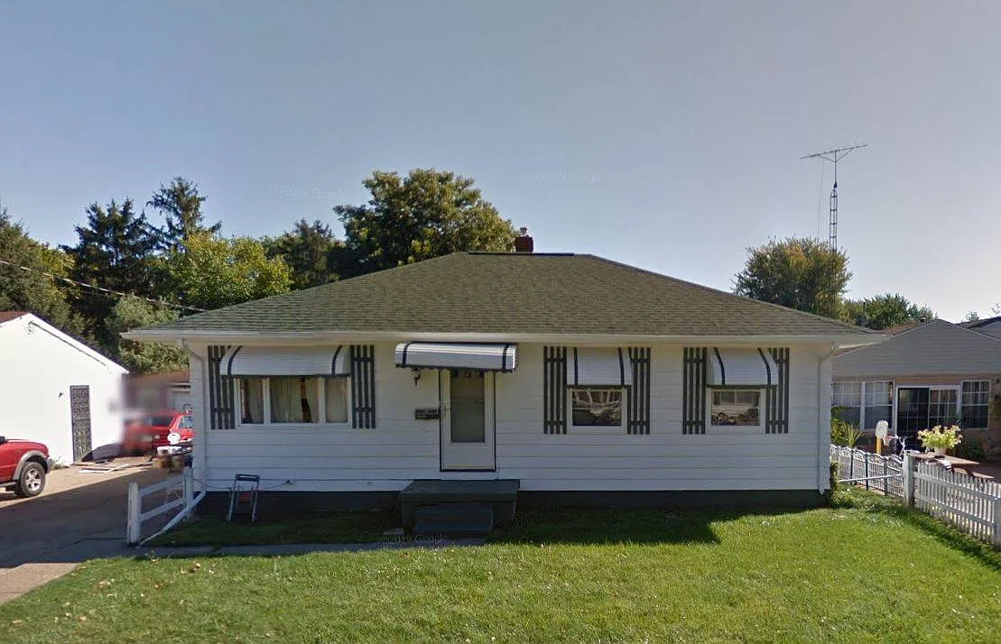 1924 Harrison St photo 1