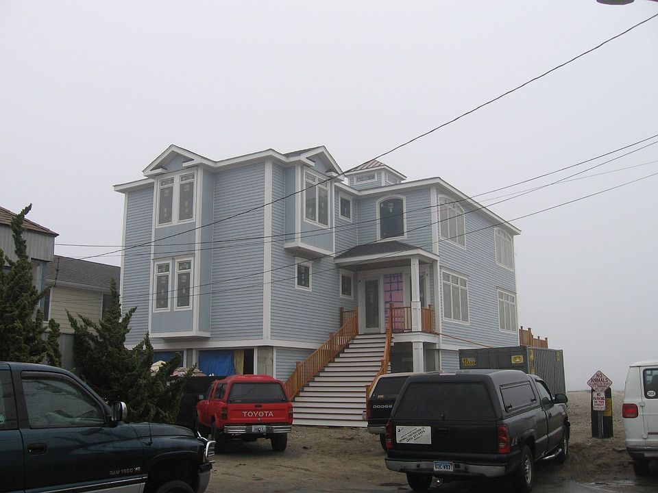 Under constructon - street side - www.GrewDesign.com