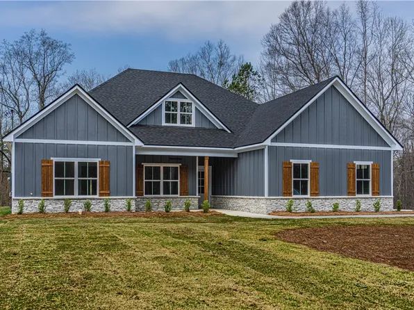 1847 Lee Road 288, Smiths Station, AL 36877