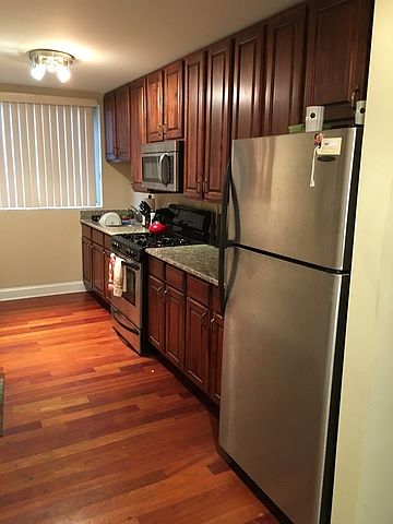 1st image of 6833 N Oakley Ave APT 3B