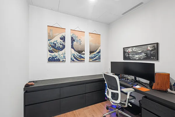 Office, photo 1