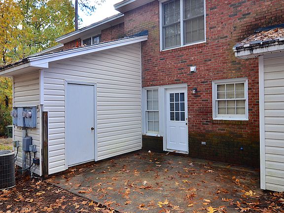 4th image of 121 Manorwood Ct APT B