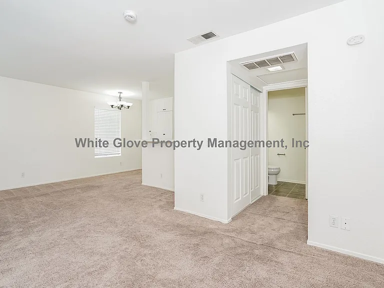 23321 La Crescenta #A — Photo 5