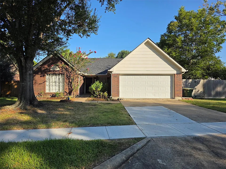 2215 Lady Leslie Ln