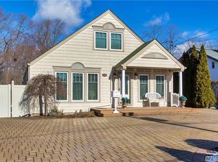 21 Bowers Ct, Smithtown, NY 11787