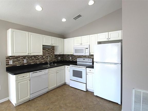 2nd image of 5454 Kensington St #5454