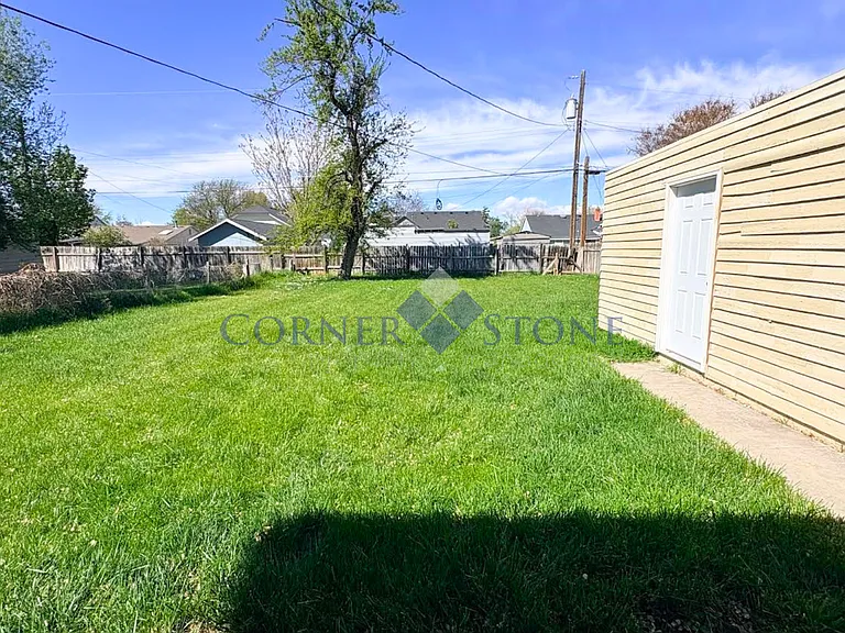 236 Shoshone Ave — Photo 17