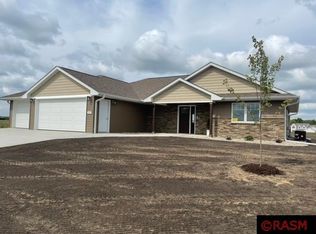 865 Goves Way, Madelia, MN 56062