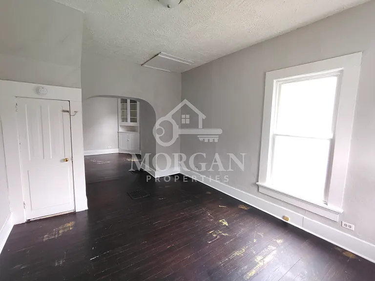 1104 Spring St — Photo 2