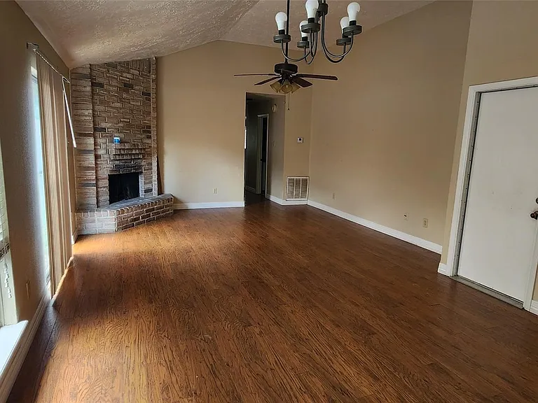 11011 Crenchrus Ct — Photo 3