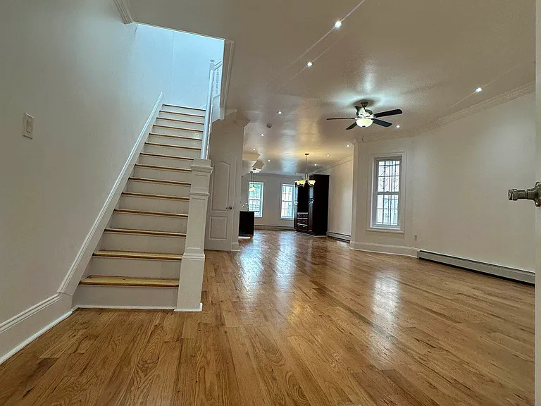 1727 E 93rd St #2 — Photo 9