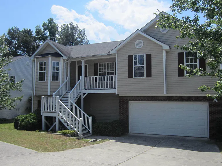 215 Bainbridge Cir — Photo 11