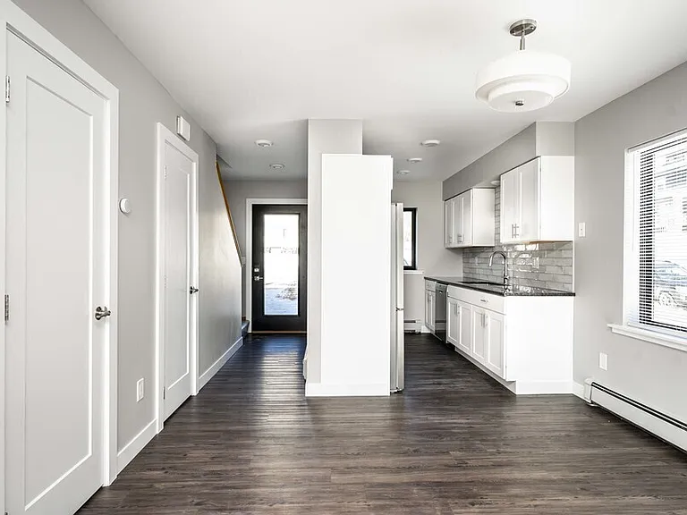 1631 E 4th St #1 — Photo 5