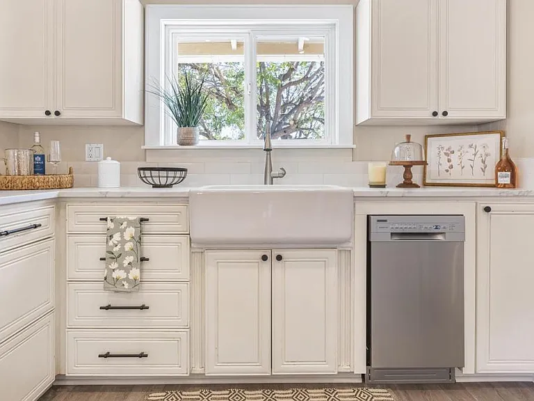 28461 Portsmouth Dr — Photo 12