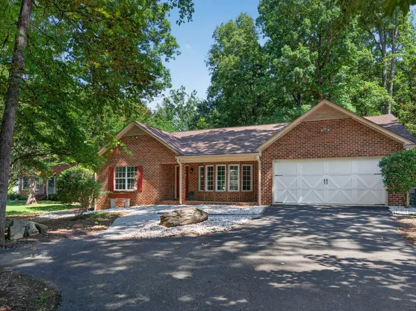 732 Lake Vista Dr, Forest, VA 24551