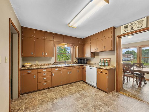 2nd image of 430 2nd St SE