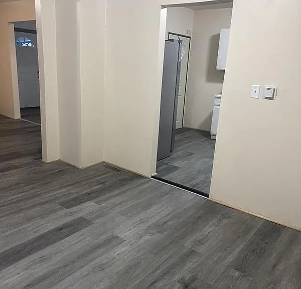 1027 S Chicago Ave — Photo 10