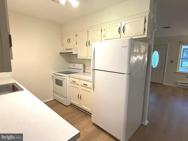 62 Kingston Way — Photo 9