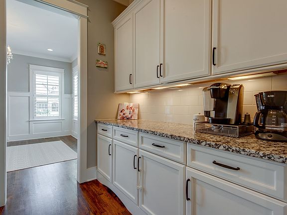 5th image of 2640 Benington Pl