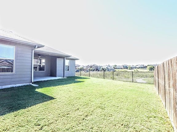 4th image of 3425 Twin Pines Dr