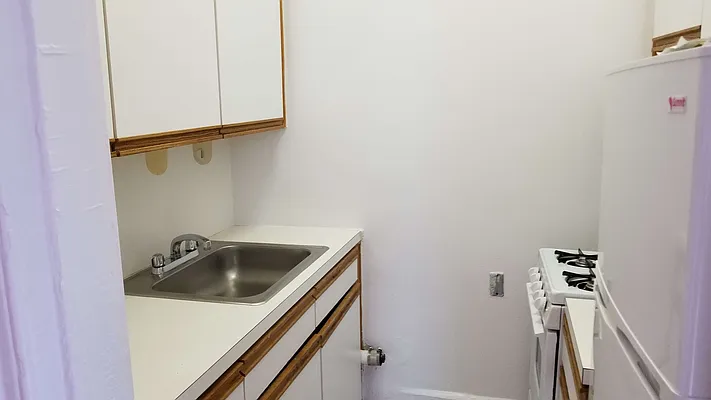 Rented by Realty Queens LLC | media 4