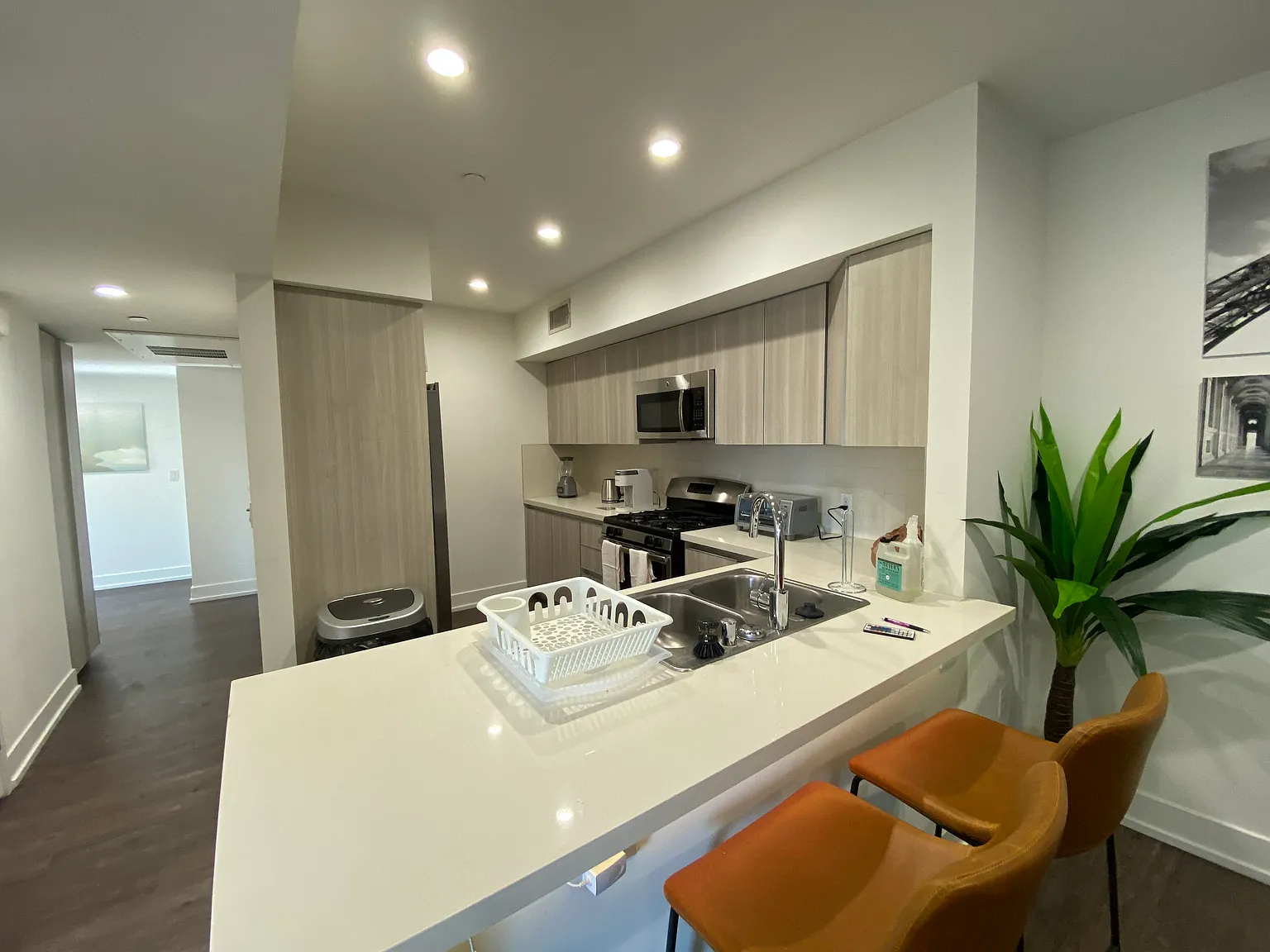 4 bed, 1400 sqft, $1,400 — Photo 2
