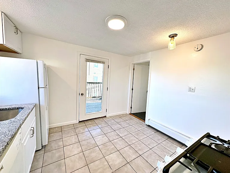 40 Jeffries St #3 — Photo 7