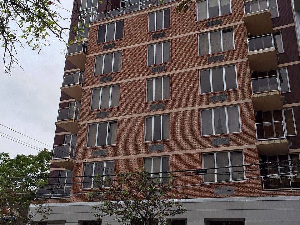 1st image of 390 Kings Hwy APT 2C