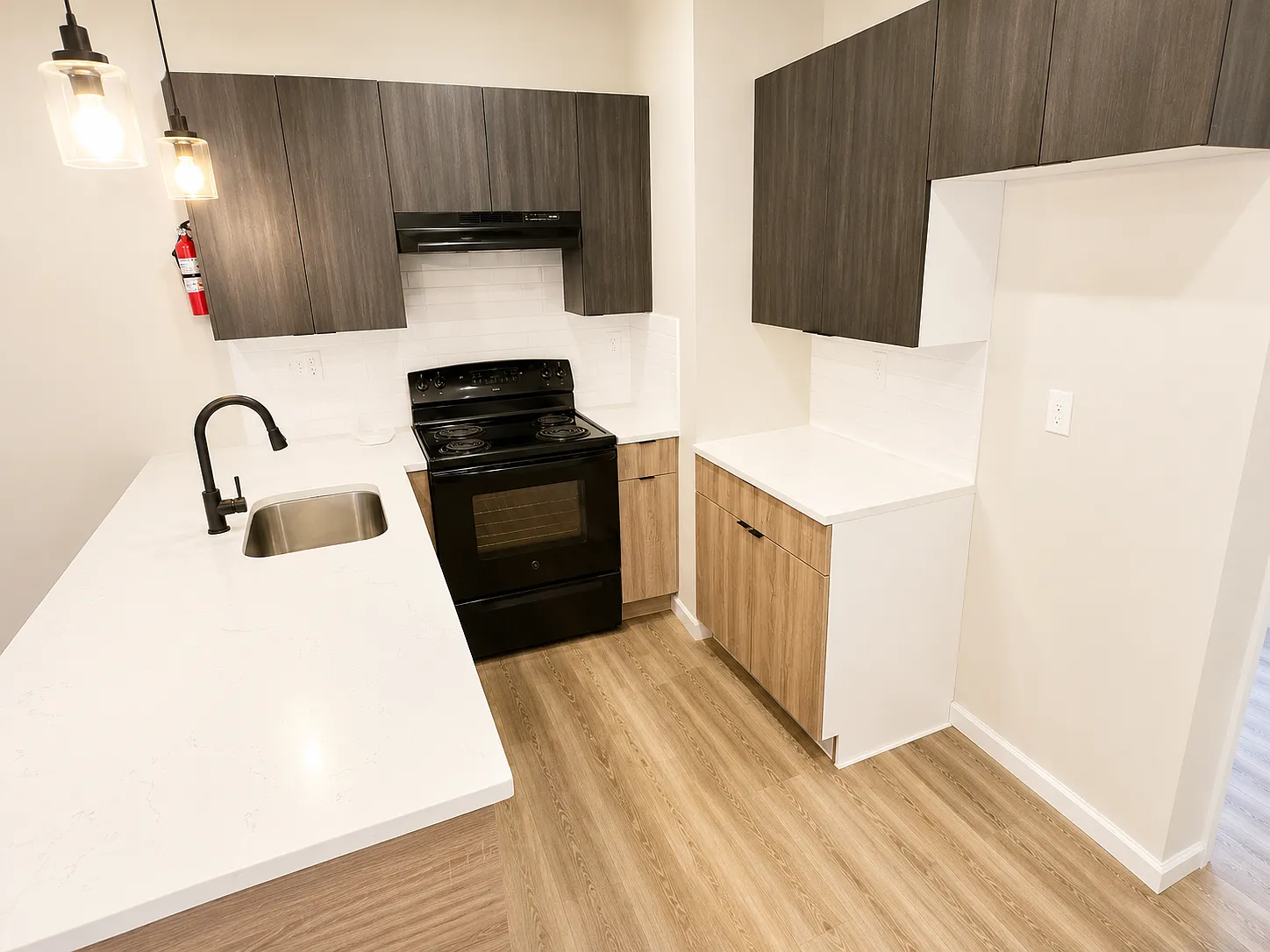4 bed, 1.0 bath, 950 sqft, $2,500 — Photo 1