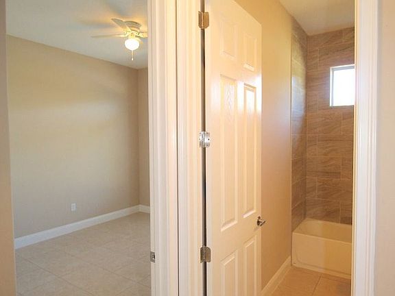 4th image of 1 Regina Ln Unit B