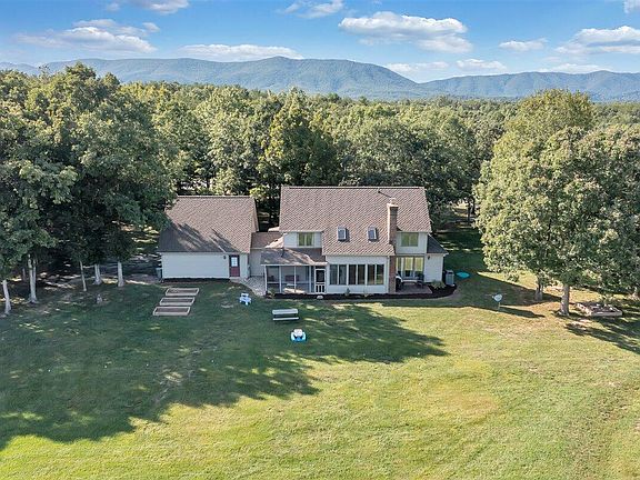 3rd image of 138 Bobolink Dr