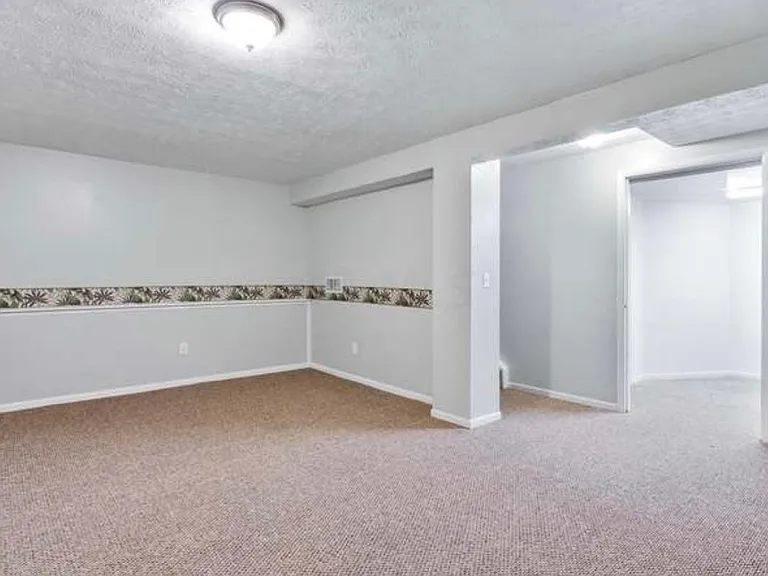 4382 Biscayne Ct — Photo 23