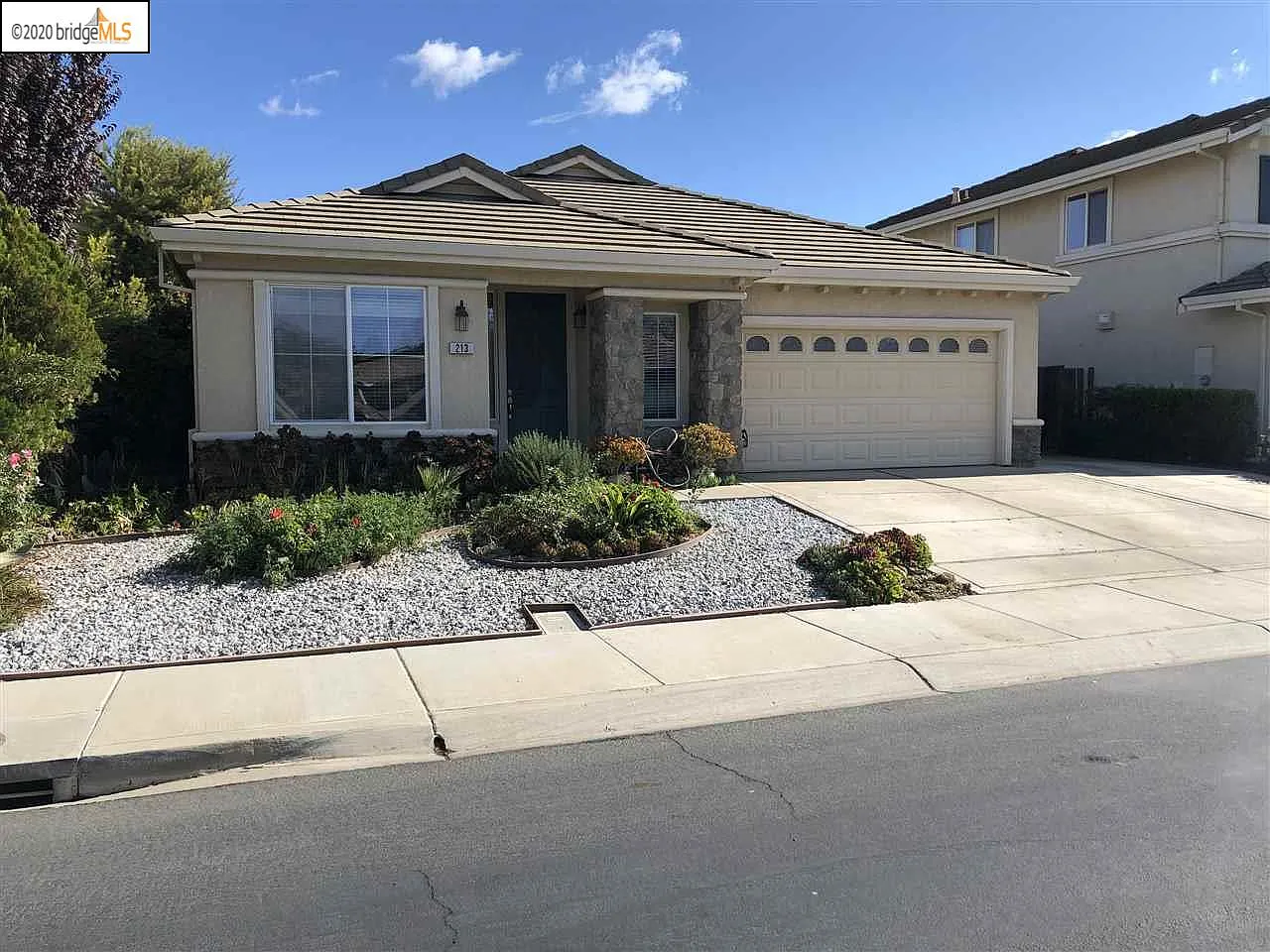 213 Cumberland Way photo 1