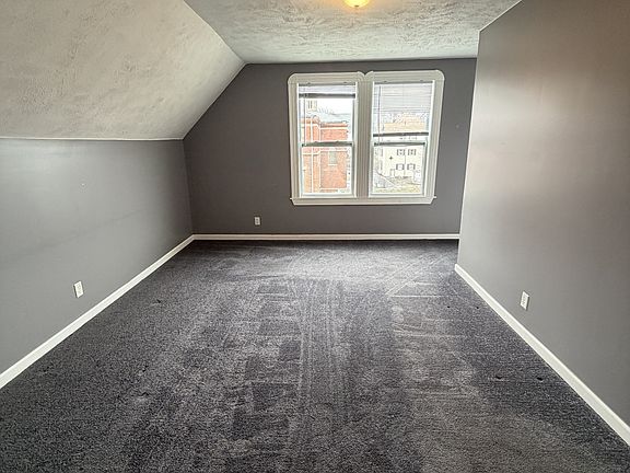 5th image of 240 Phillips Ave #11542923
