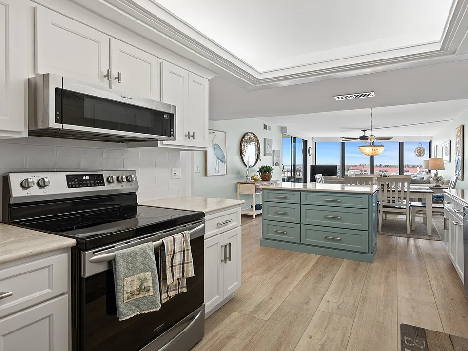 Fully Equipped kitchen and living area with great view