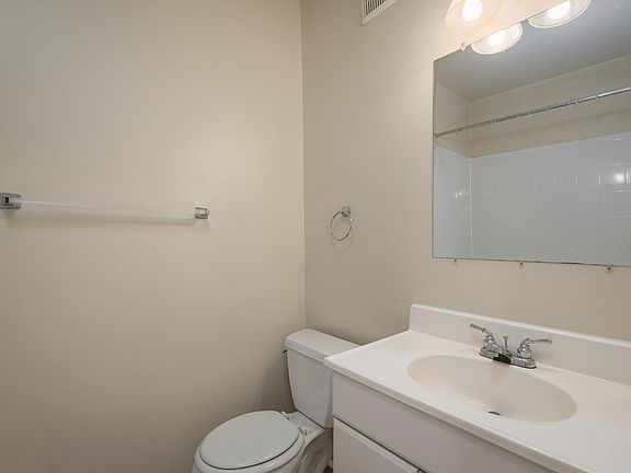 5th image of 221 S Chester St #1