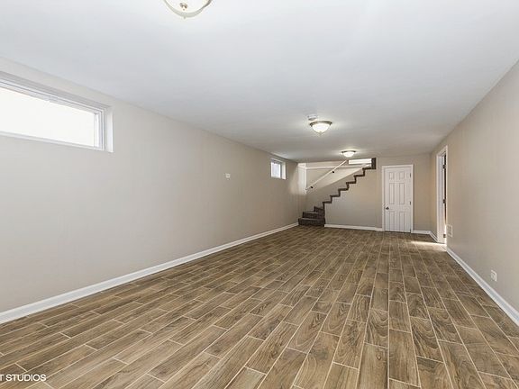 4th image of 10313 Lawler Ave