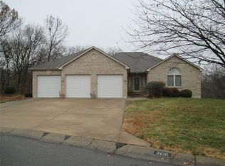 8616 Ridgeway Ct, Raytown, MO 64138
