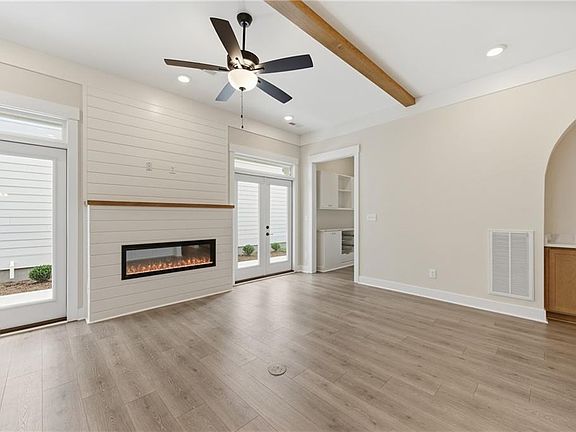 5th image of 917 Calhoun Way